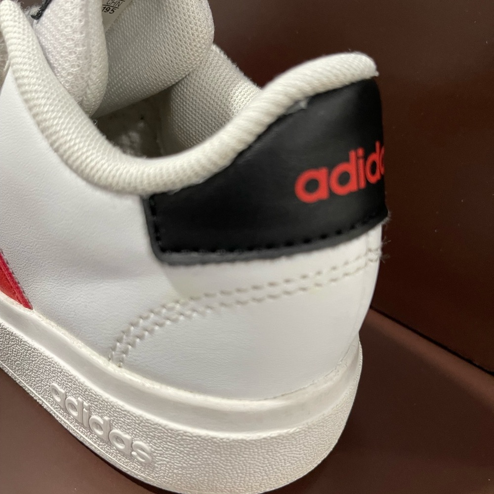 Adidas Kids White Sneakers with Red Stripes - Picture 3 of 4
